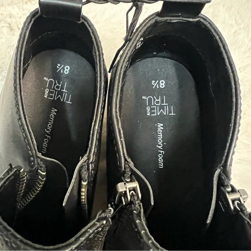 Time and Tru Black Slip-On Sneakers - Picture 8 of 10